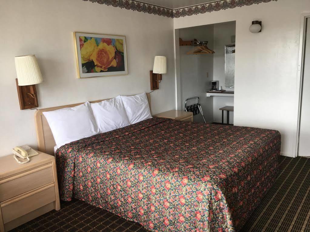 קינגמן Ramblin Rose Motel מראה חיצוני תמונה